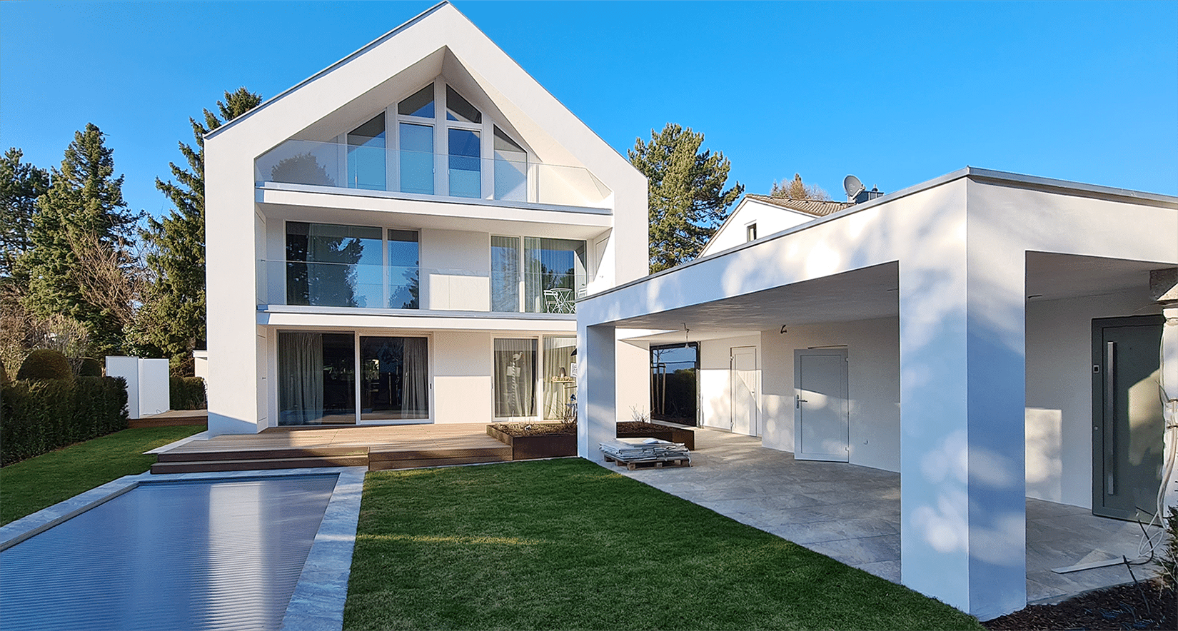renovation of a modern three-storey building